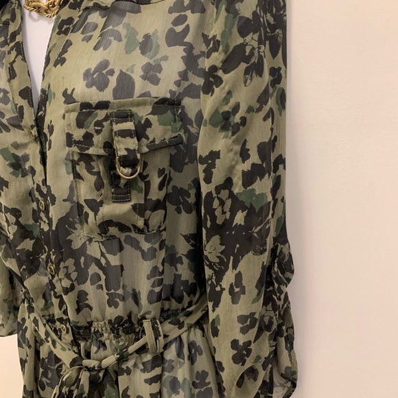 Suzy Shier Blouse - Picture 2 of 6